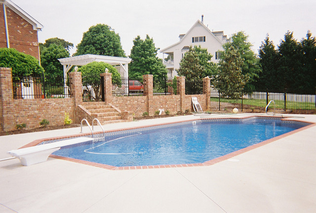 5 Ways Having a Pool Affects Your Homeowners Insurance Rates